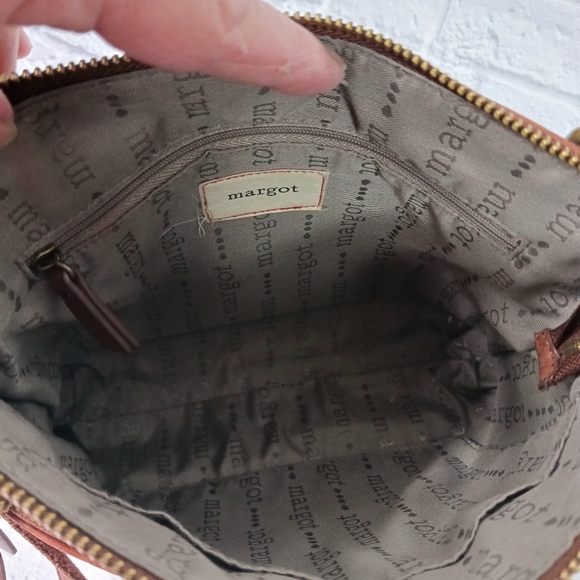 Margot cognac leather crossbody bag - Picture 10 of 15